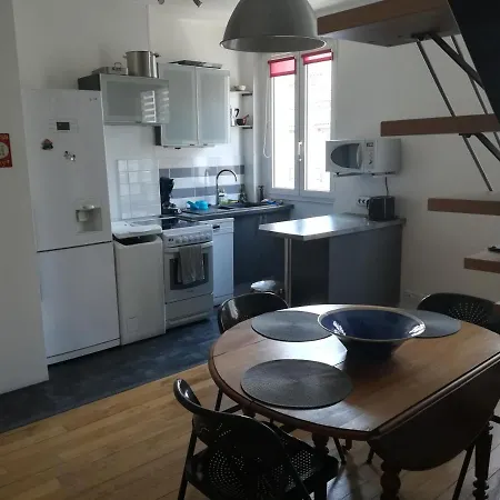 Nice Bedroom In A Duplex - Paris La Villette - Share * بونتا