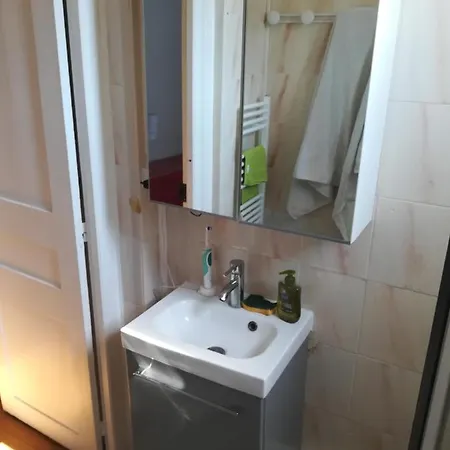 Nice Bedroom In A Duplex - Paris La Villette - Share *